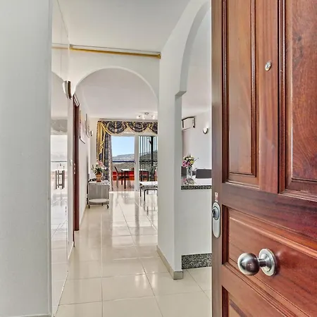 Confortable Big Apartment, Huge Terrace, Parking Apartamento *