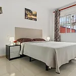 INCREDIBLE SUNSET Apartment, Huge Terrace, Parking, Air C