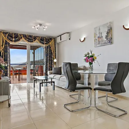 Confortable Big Apartment, Huge Terrace, Parking 公寓 *