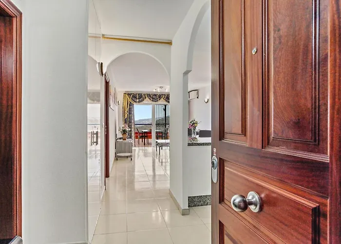 Incredible Sunset Apartment, Huge Terrace, Parking, Air C Appartamento *