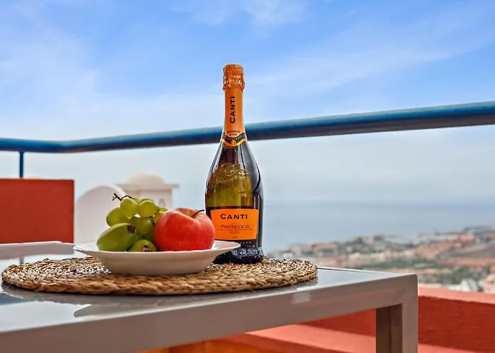 Incredible Sunset Apartment, Huge Terrace, Parking, Air C Daire