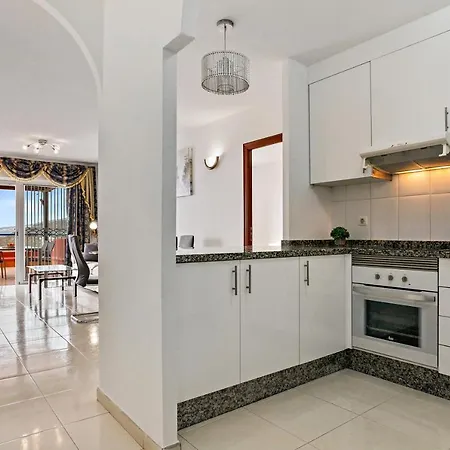 Confortable Big Apartment, Huge Terrace, Parking * アデヘ