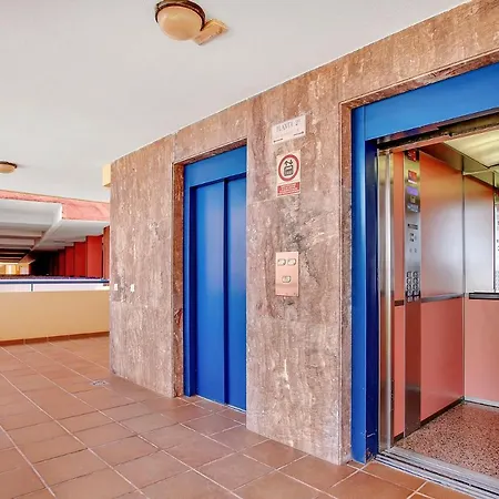 Lejlighed Confortable Big Apartment, Huge Terrace, Parking