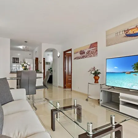 Confortable Big Apartment, Huge Terrace, Parking * アデヘ